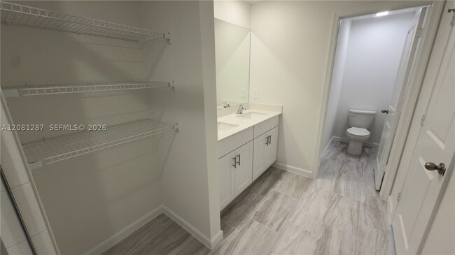 Building Photo - 568 Salisbury Cir