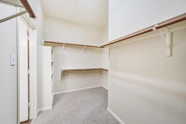 Building Photo - 17515 Fairgrove Park Dr
