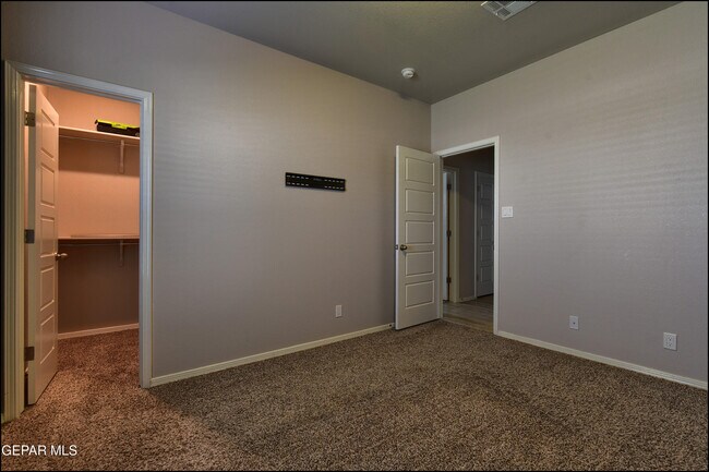 Building Photo - 221 Jennice Cir