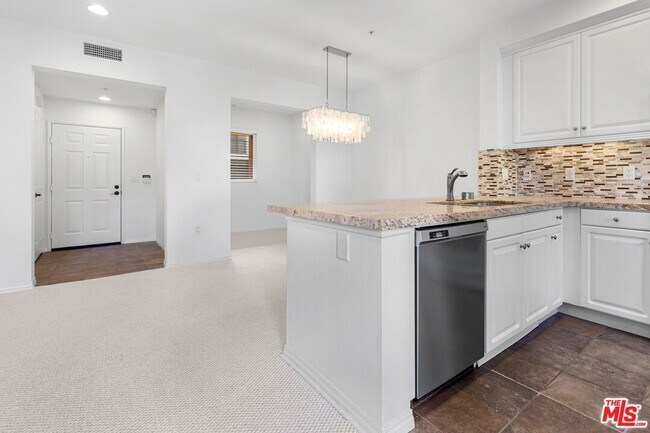 Building Photo - 6020 S Seabluff Dr