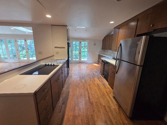 Building Photo - Private 4 Bedroom / 2.5 Bath Bridle Trails Acerage Property
