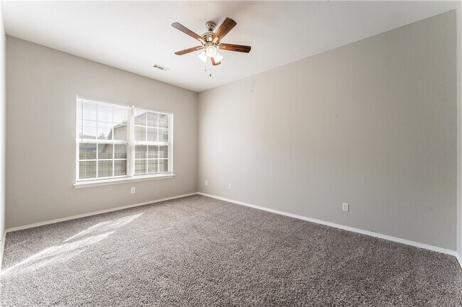 Building Photo - 3005 SW Deerfield Blvd