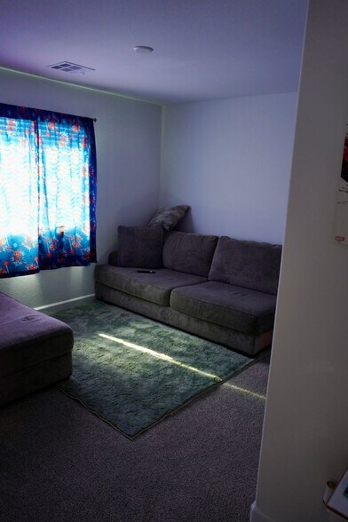 Building Photo - 131 Barringswell Ave