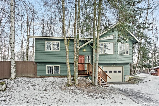 Building Photo - Quiet Eagleridge Home