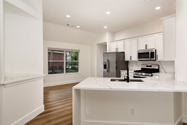 Building Photo - 122 S Abram Cir