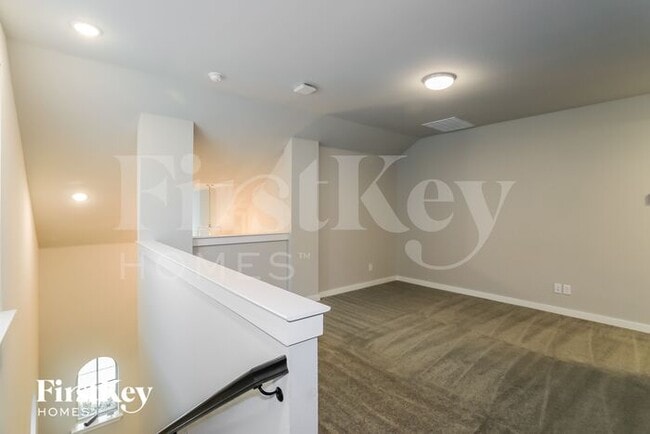 Building Photo - 2516 Elm Pl