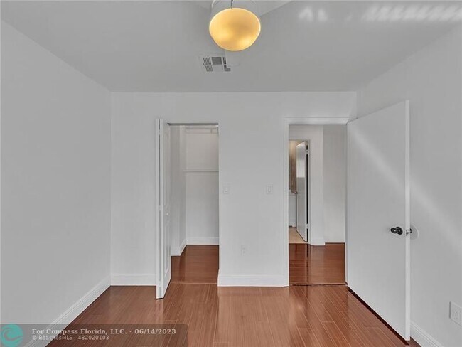 Building Photo - 3287 NW 44th St