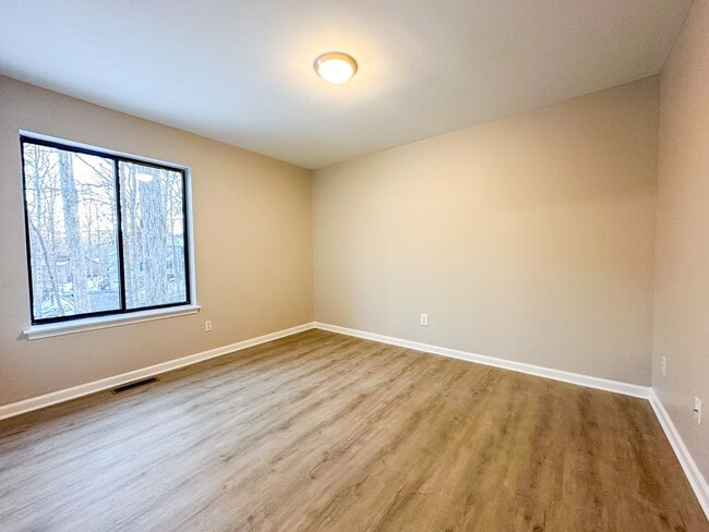 Building Photo - 3 Bedroom/2Bath Ranch inside Lake Monticello Community