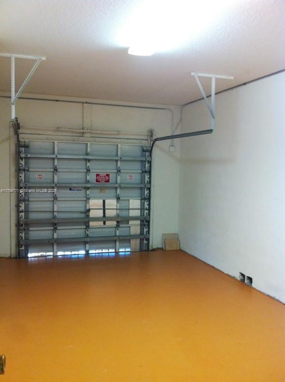 Building Photo - 2601 NE 41st Cir
