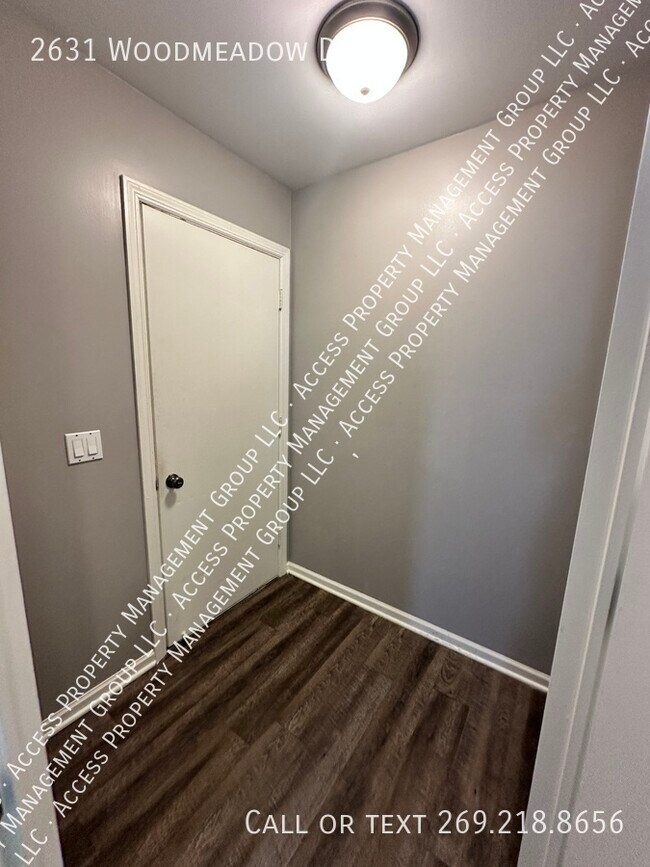 Building Photo - 2631 Woodmeadow Dr SE