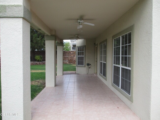 Building Photo - 2030 Paseo Del Prado Dr