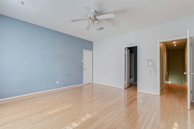 Building Photo - 3800 Tanglewilde St