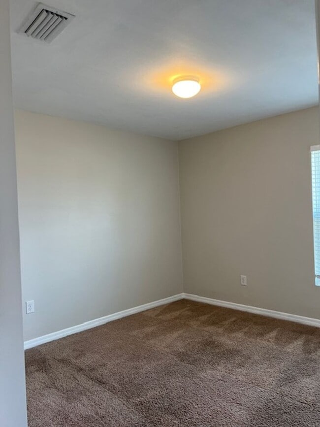 Building Photo - AVAILABLE NOW- 4 Bedroom -2 Bathrooms NE Cape Coral- Gator Circle Area