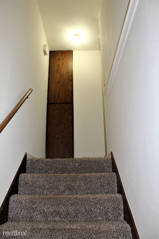 Building Photo - 2 br, 1.5 bath Townhome - 806 E Jenkins St