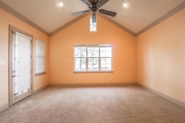 Building Photo - 708 Chapel Hill Ln