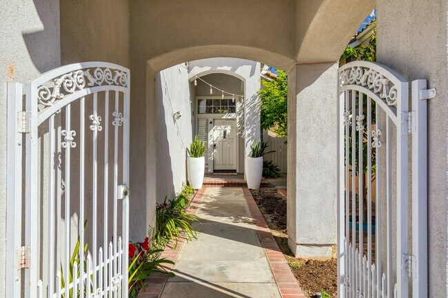 Building Photo - 6807 E Pinnacle Pointe