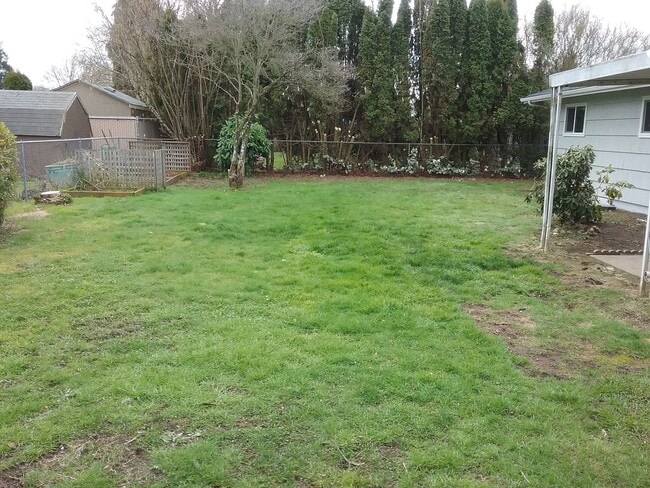 Building Photo - Updated Three Bedroom Home in Keizer