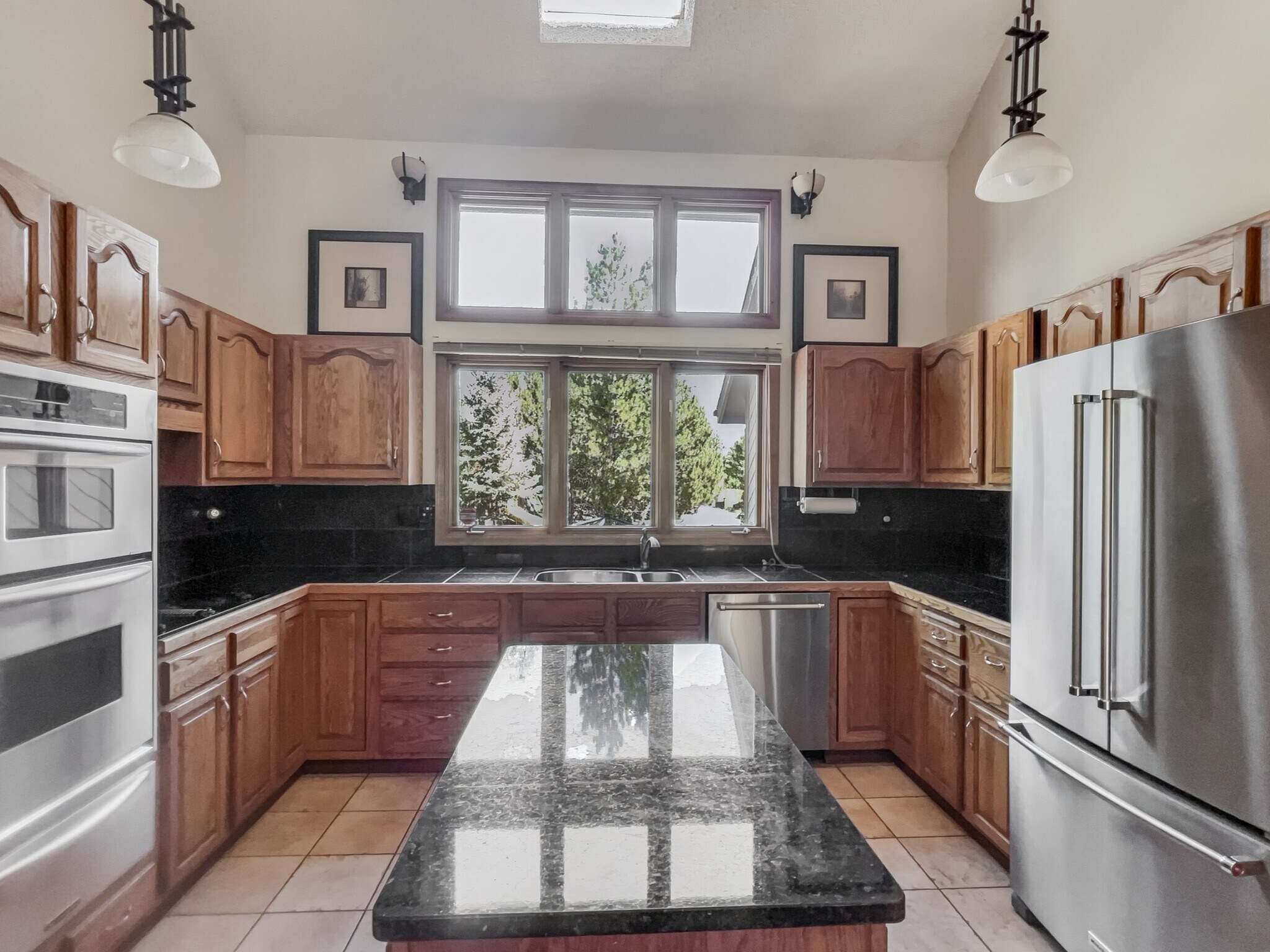 Building Photo - 450 Mesa Vista Ct