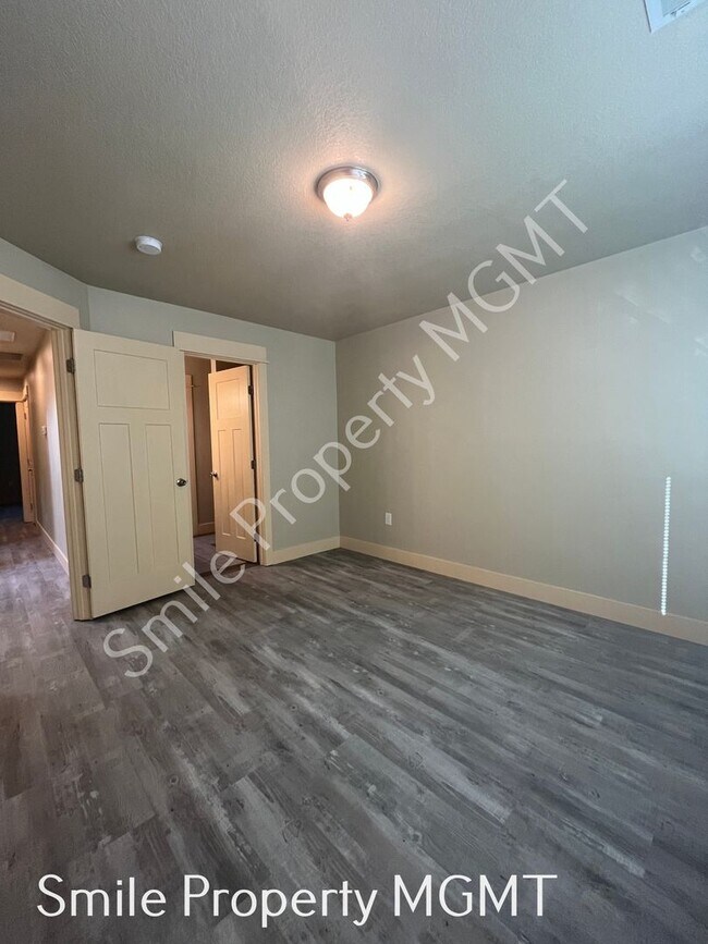 Building Photo - 5938 SE 136th Ave