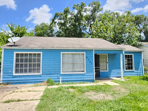 Building Photo - 8137 Snowden St