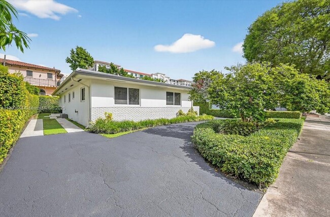 Building Photo - 349 Santander Ave