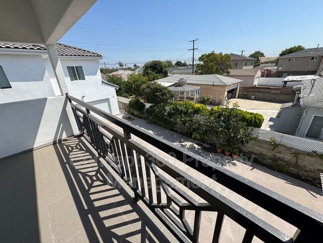Building Photo - 1143 W 163rd St