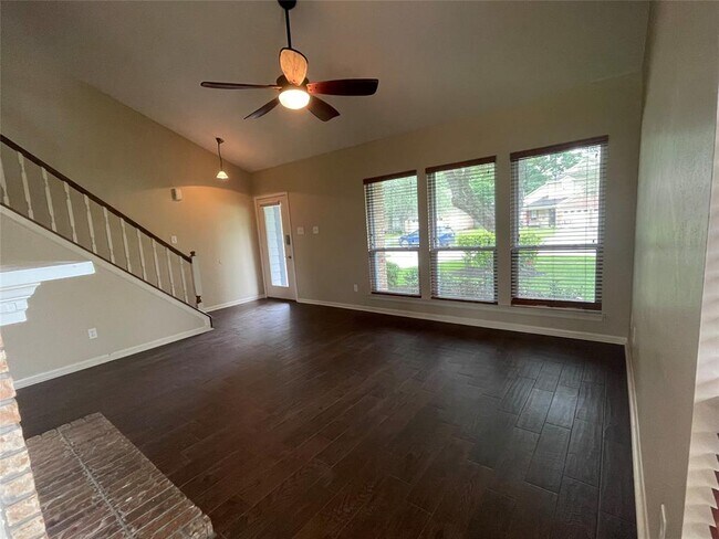 Building Photo - 2528 Sawyer Dr