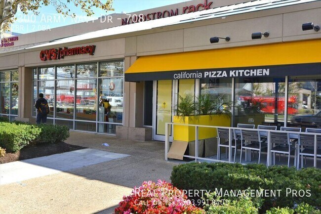 Building Photo - 1300 Army Navy Dr