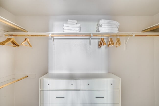 Building Photo - 650 E Capitol Ave