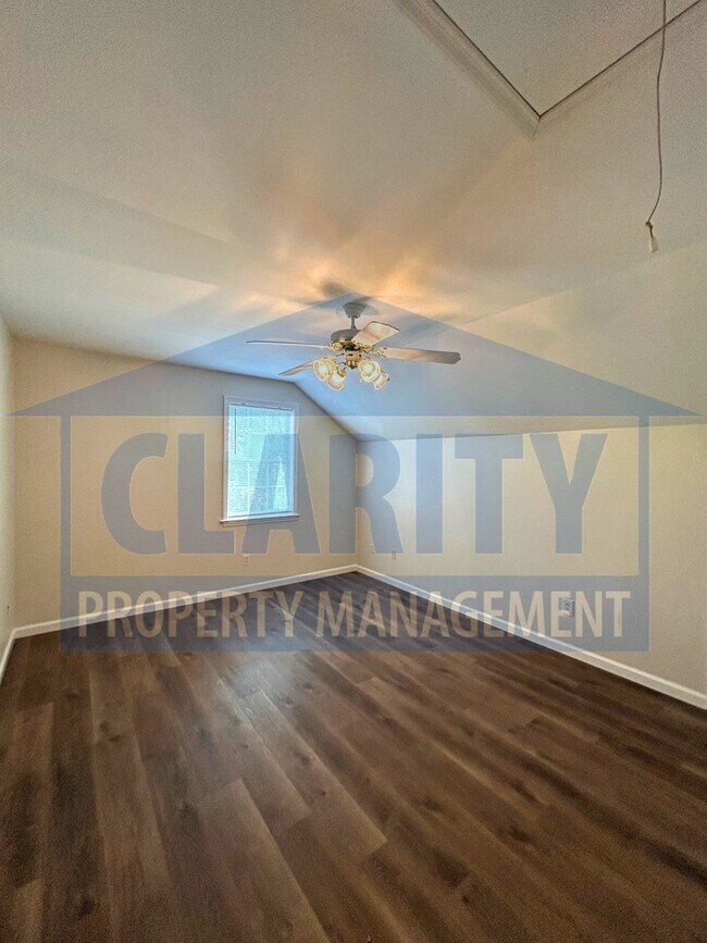 Building Photo - Three-bedroom townhome in Chattanooga!