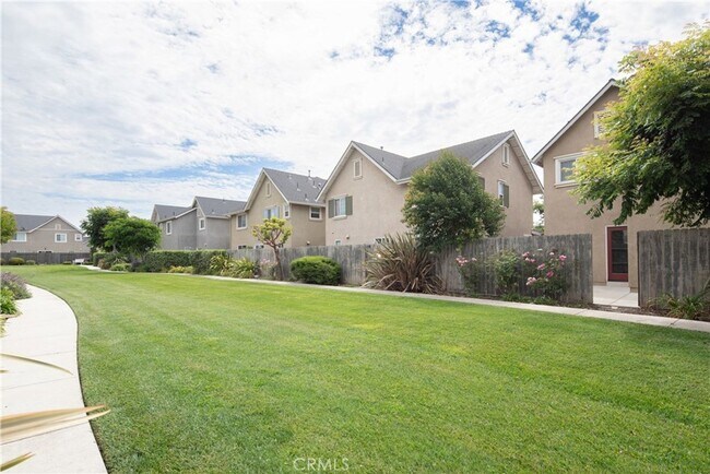 Building Photo - 1425 Crown Cir