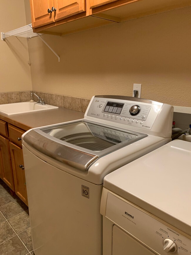 Building Photo - 648 Callisto Dr