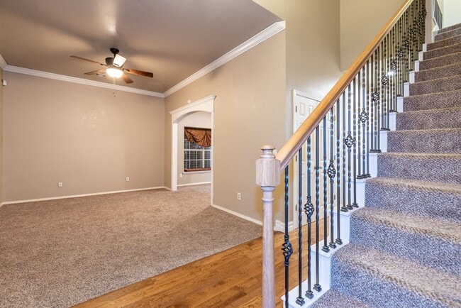 Building Photo - 5 Bed / 2.5 Bath in South Tulsa!