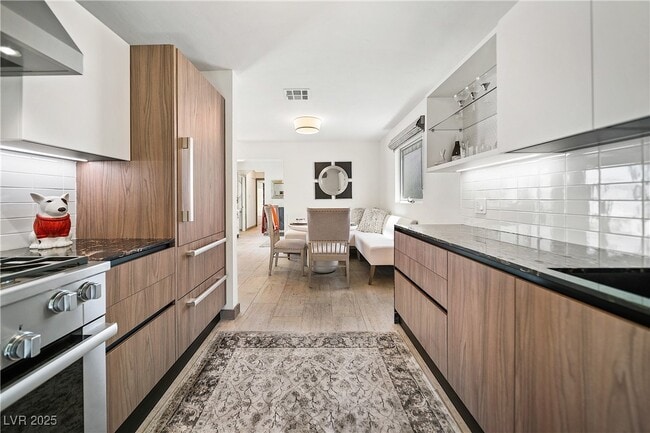 Building Photo - 3027 Bel Air Dr