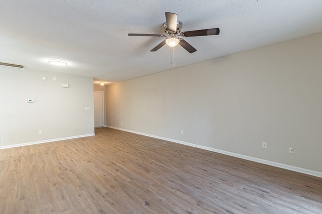 Building Photo - 313 Friarsgate Blvd