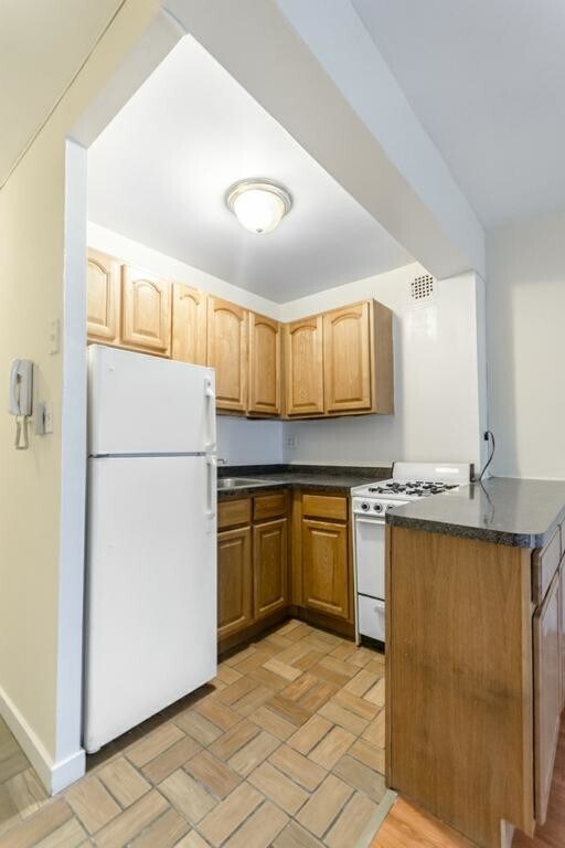 Building Photo - 5 E 32nd St