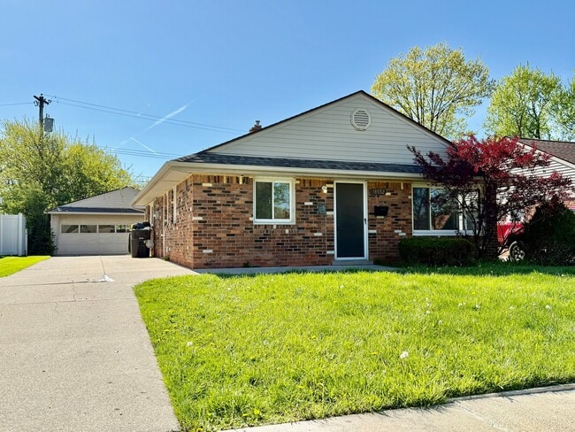 Building Photo - 18552 Hamann St