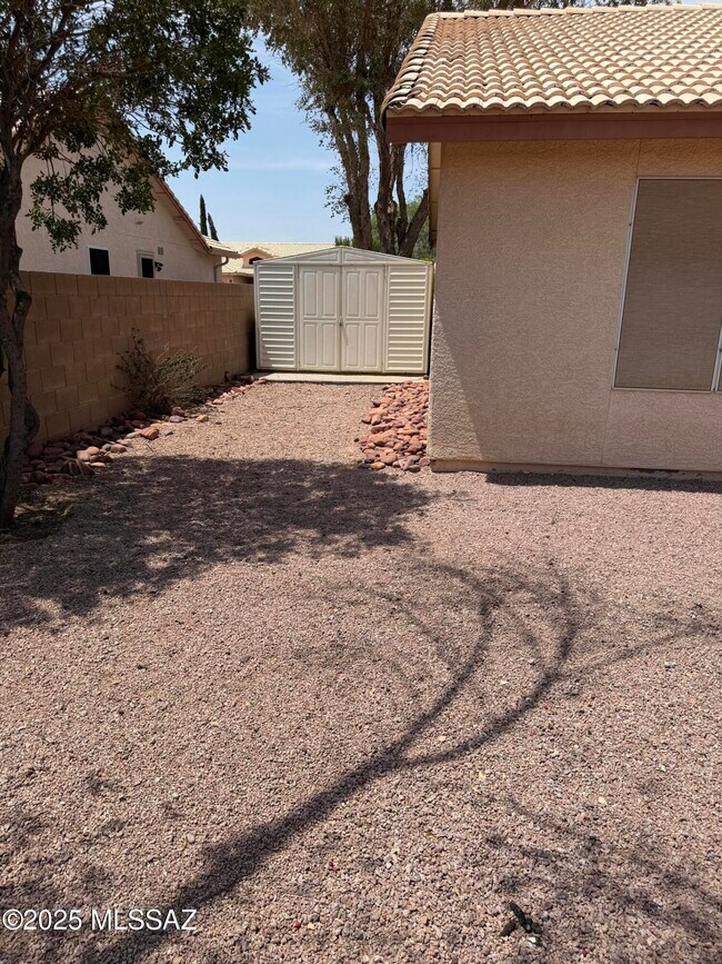 Building Photo - 8041 S High Canyon Dr