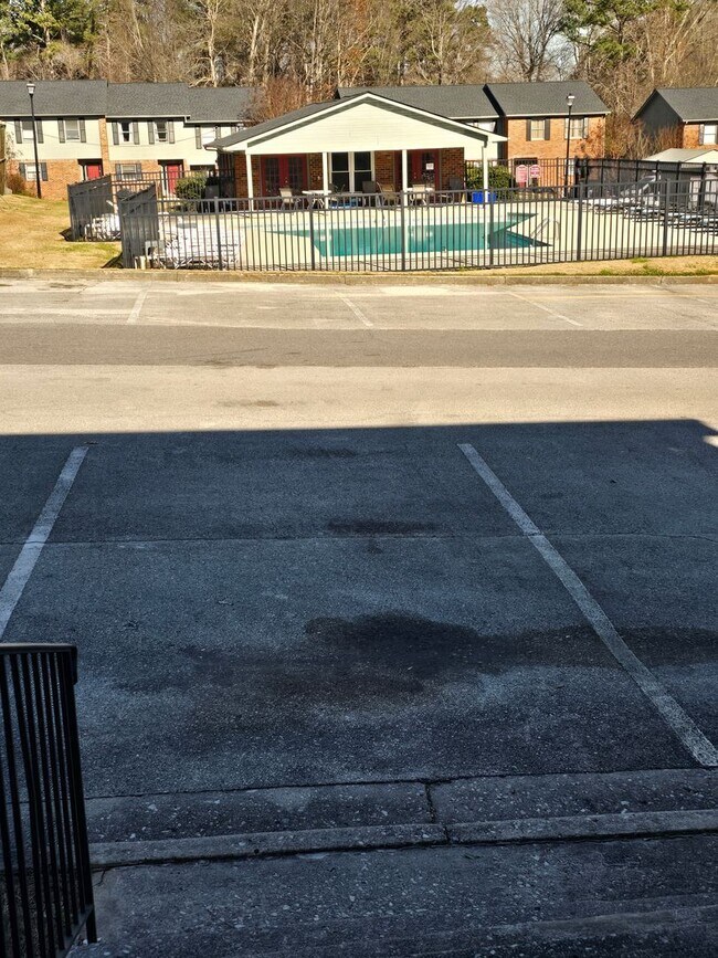 Building Photo - 2 bedroom 1.5 bath condo now available for rent in Dalton, Ga