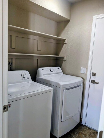 Building Photo - 1016 W Manhatton Dr