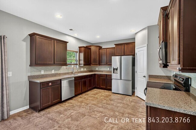 Building Photo - 165 Weeping Cypress Dr
