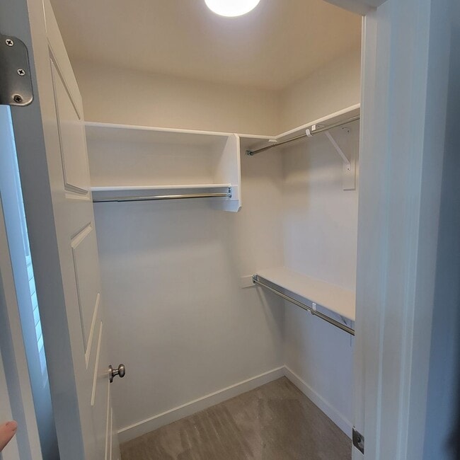 Building Photo - GET THE FIRST MONTHS RENT FOR FREE!!!