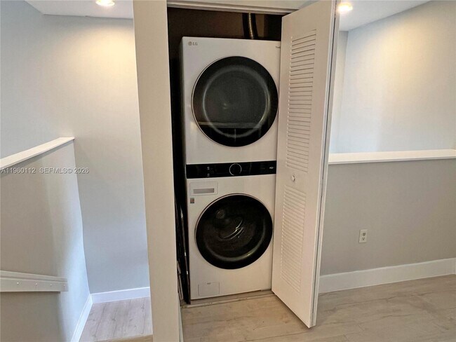 Building Photo - 4892 NW 97th Ct