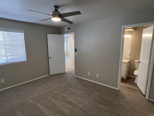 Building Photo - 7570 W Flamingo Rd