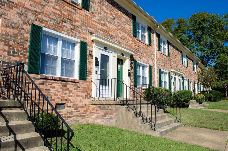 Landmark at Tuckahoe 1232 Careybrook Dr Henrico VA 23238 Apartment