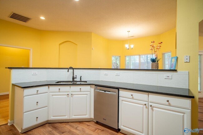Building Photo - 216 Horseshoe Bend N