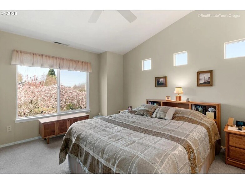 Building Photo - 6513 NE Copper Beech Dr