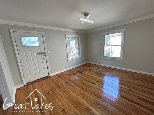 Building Photo - Beautiful 3 Bedroom 1 Bathroom now availab...