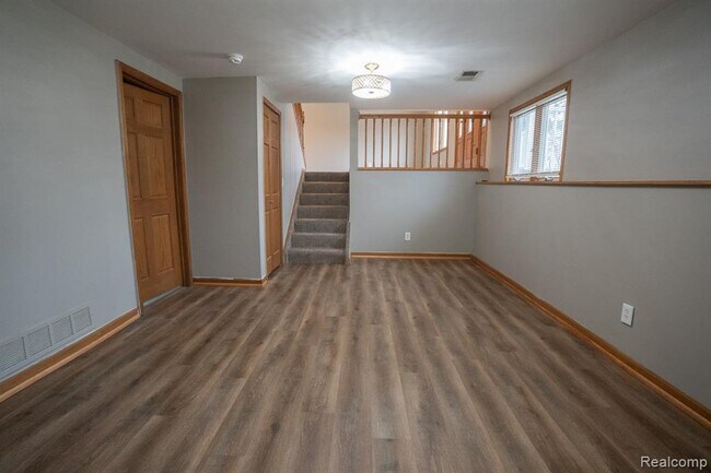 Building Photo - 1555 E South Blvd