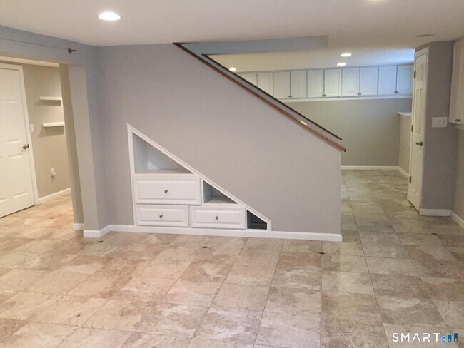 Building Photo - 163 MacGregor Dr